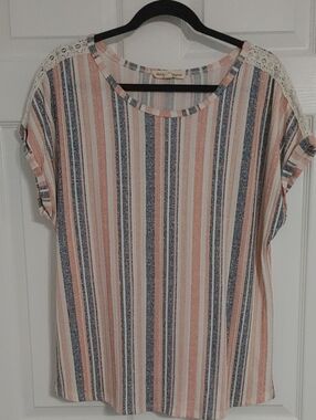 Above and Beyond Women's XL Short Sleeve Top with Sheer Crochet Panel Shoulders
